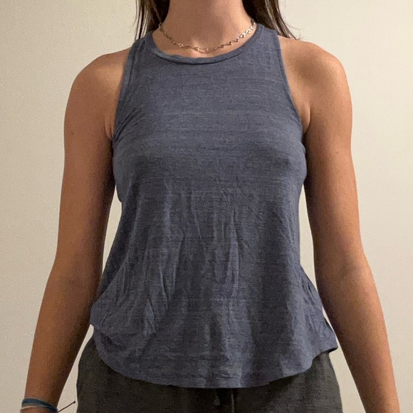 Soft twisted tank tops - Picture 11 of 12